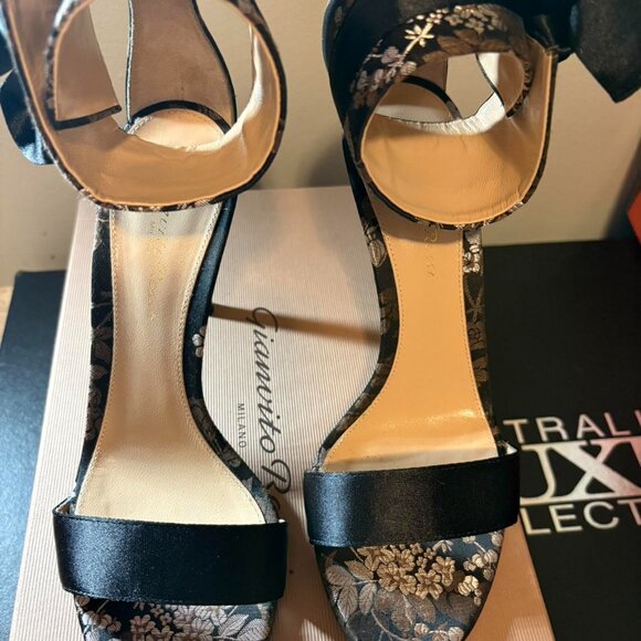 Black and silver Gianvito Rossi high heels with bows - Picture 7 of 7